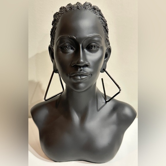 Metal Vintage Black Triangle Earrings - Picture 2 of 3